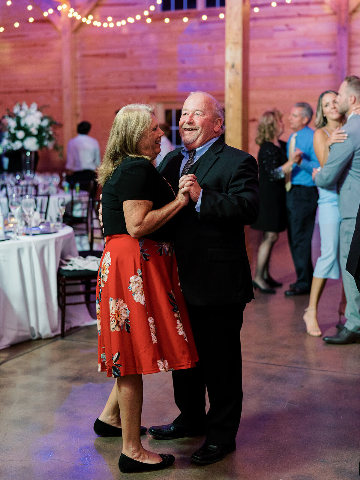 Klaire-Dixius-Photography-Middleburg-Barn-Virginia-Wedding-Kyle-Alana-Reception-145