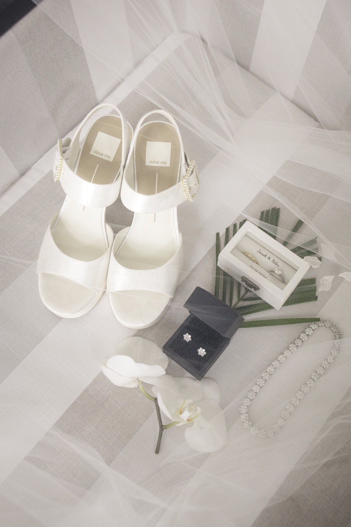 EboniRobyn-Wedding-NilouJonah-GettingReadyNilou-OceanClub-ParadiseIsland-Nassau-NewProvidence-TheBahamas-Final-38