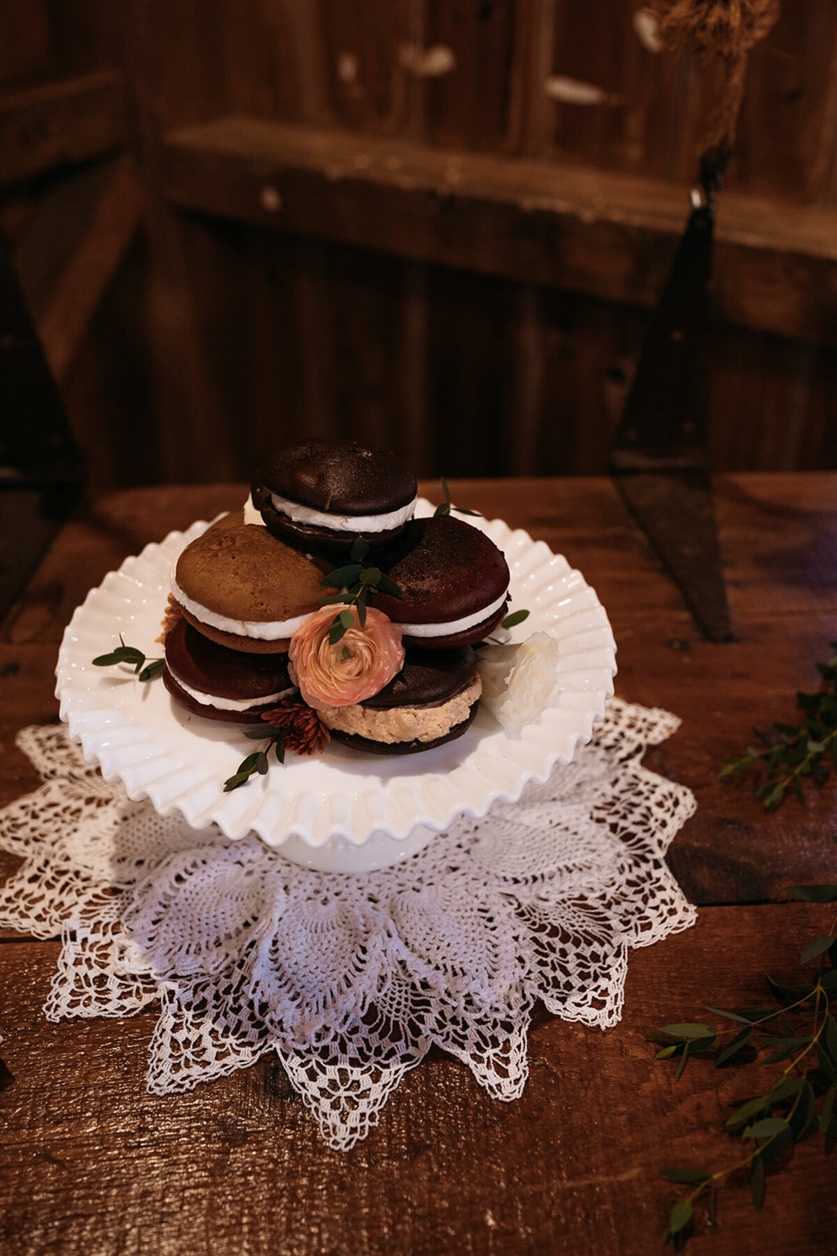 Selbe Wedding (Cake stand and doilies)