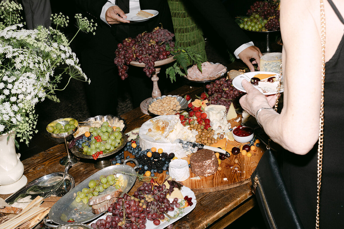 nicollet_island_pavilion_wedding_laine_palm_planning_loui_photography-98