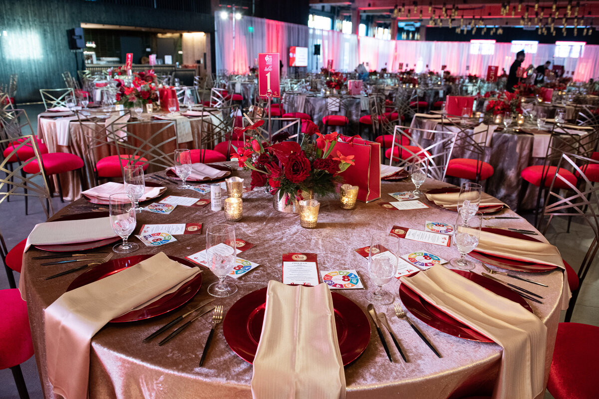 Red-Flowers-for-Fundraiser-Gala-Flora-Nova-Design-Seattle-00003
