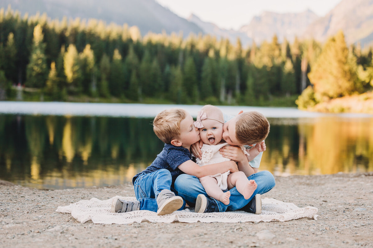 Tayler's Gold Creek Pond Family Session1