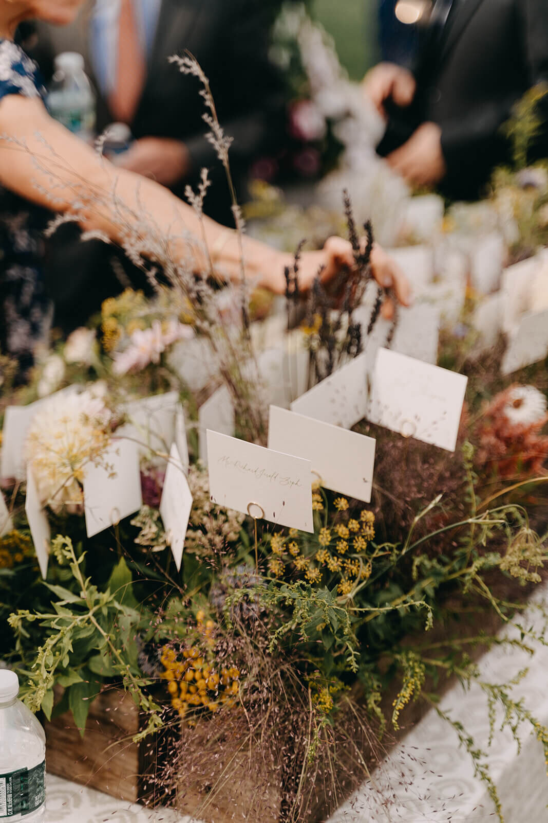 41.ustic-wedding-flower-escort-cards