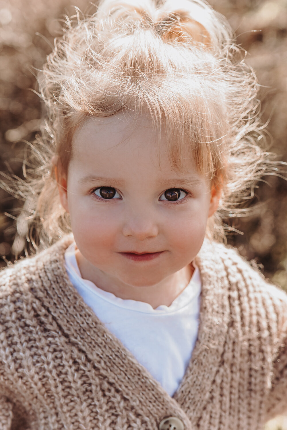 Portret meisje tijdens goldenhour