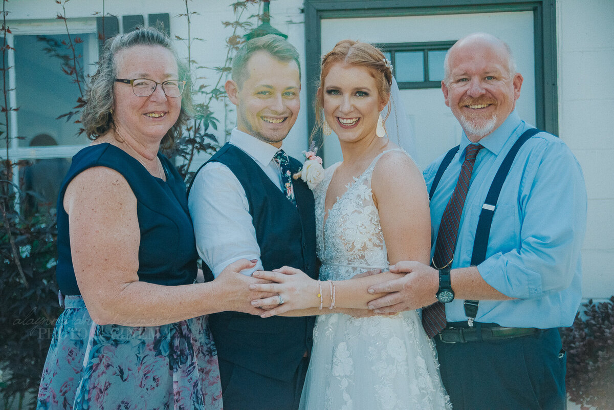 family formals _ alaynna ann schwartz _ harpors vinyard _ iowa photographer _ playlife photography_0190