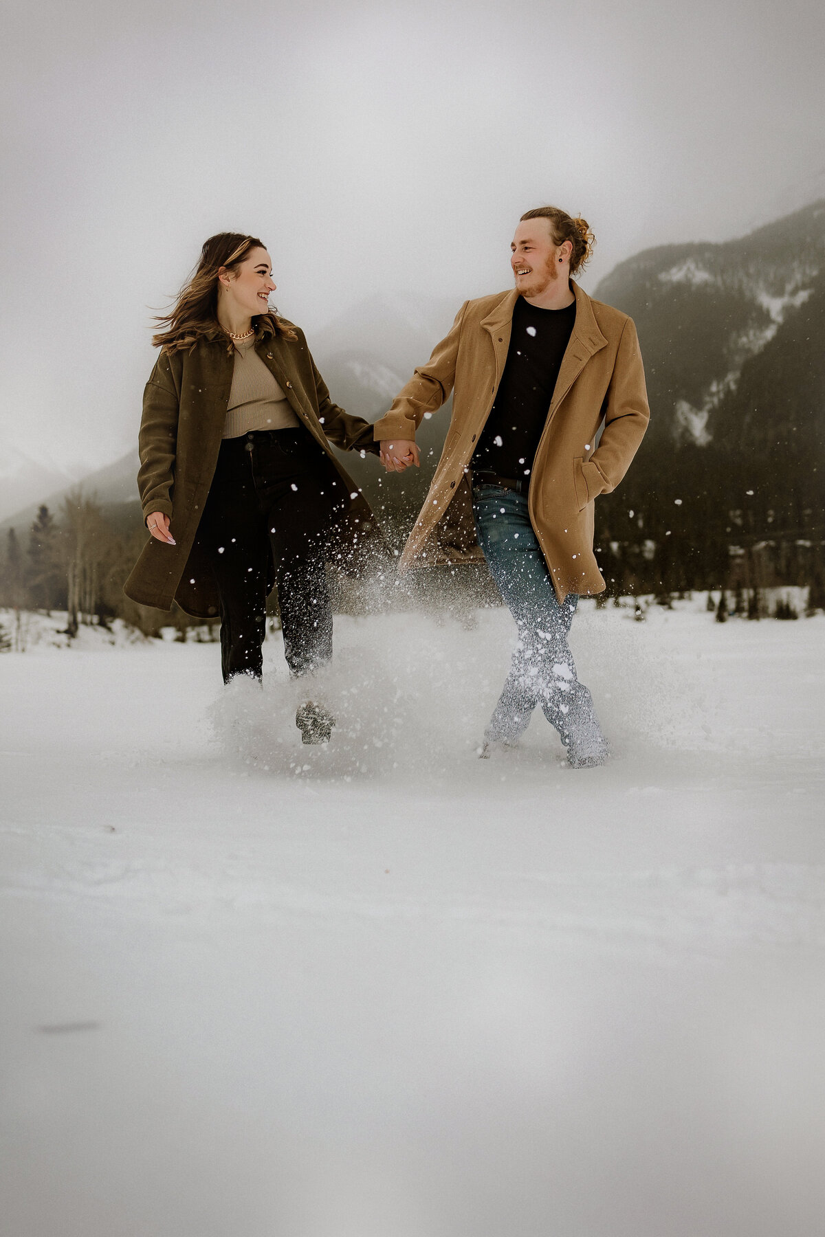 Discover the beauty of Canmore in your family portraits. Our photography sessions in this serene environment are perfect for creating cherished family memories.