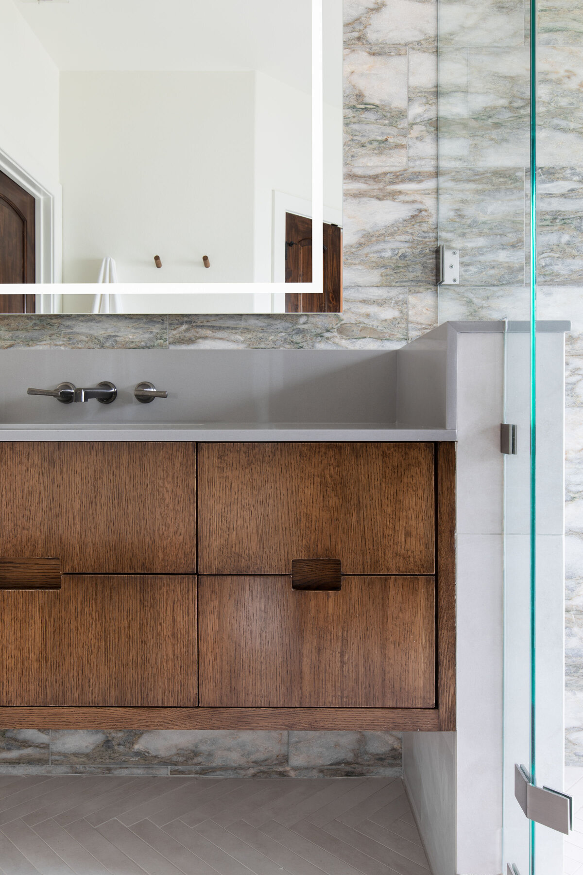 hello-home-floating-wood-vanity-led-mirror-marble-bathroom-modern-design-austin-12