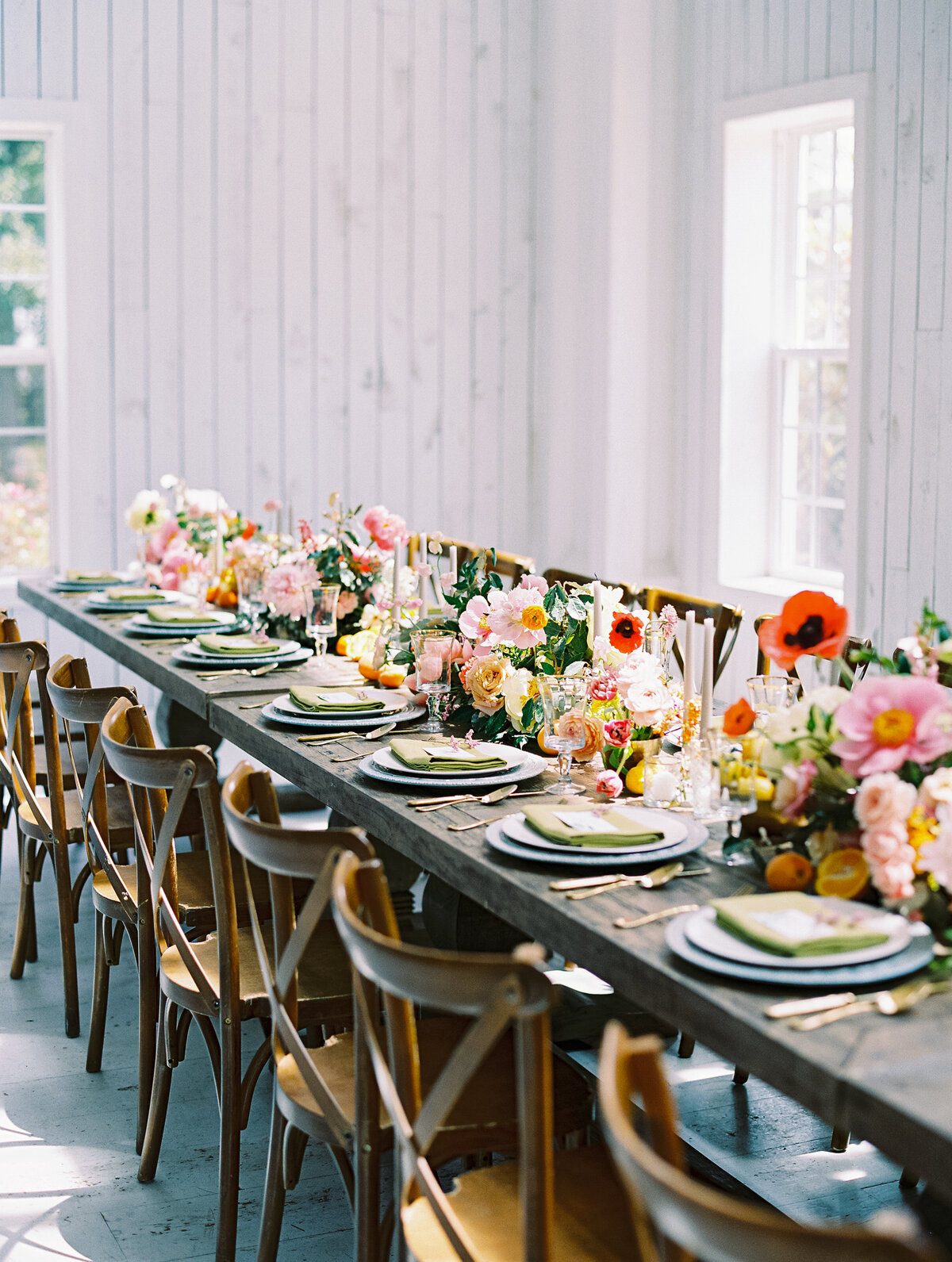 max-owens-design-bright-summer-wedding-18-table