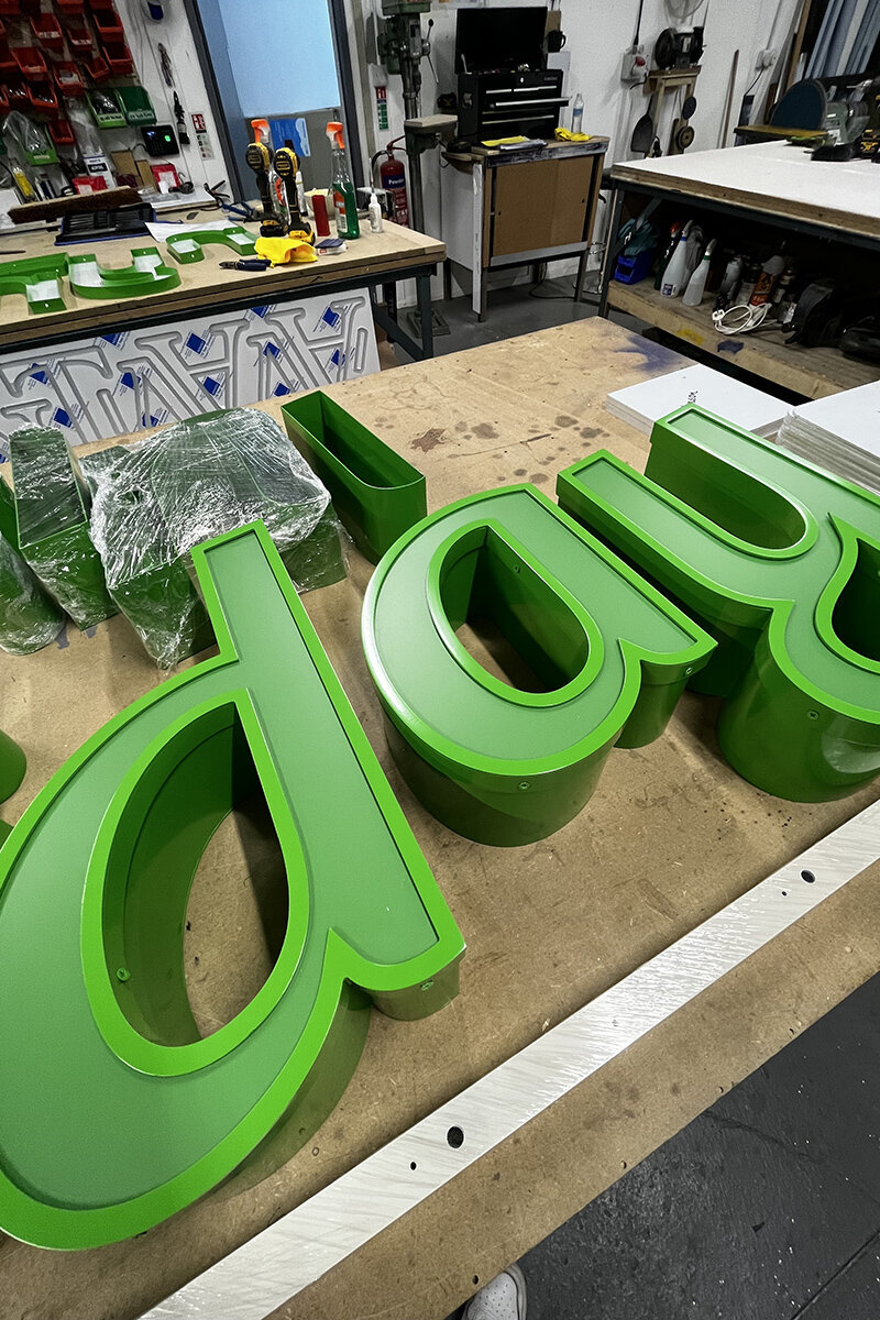 ellis-signs-holiday-inn-built-up-letters-newcastle-gateshead-north-east