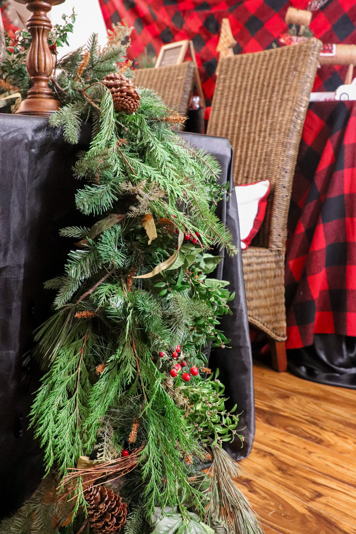 christmas greenery garland event planner nyc table setting red and black-2