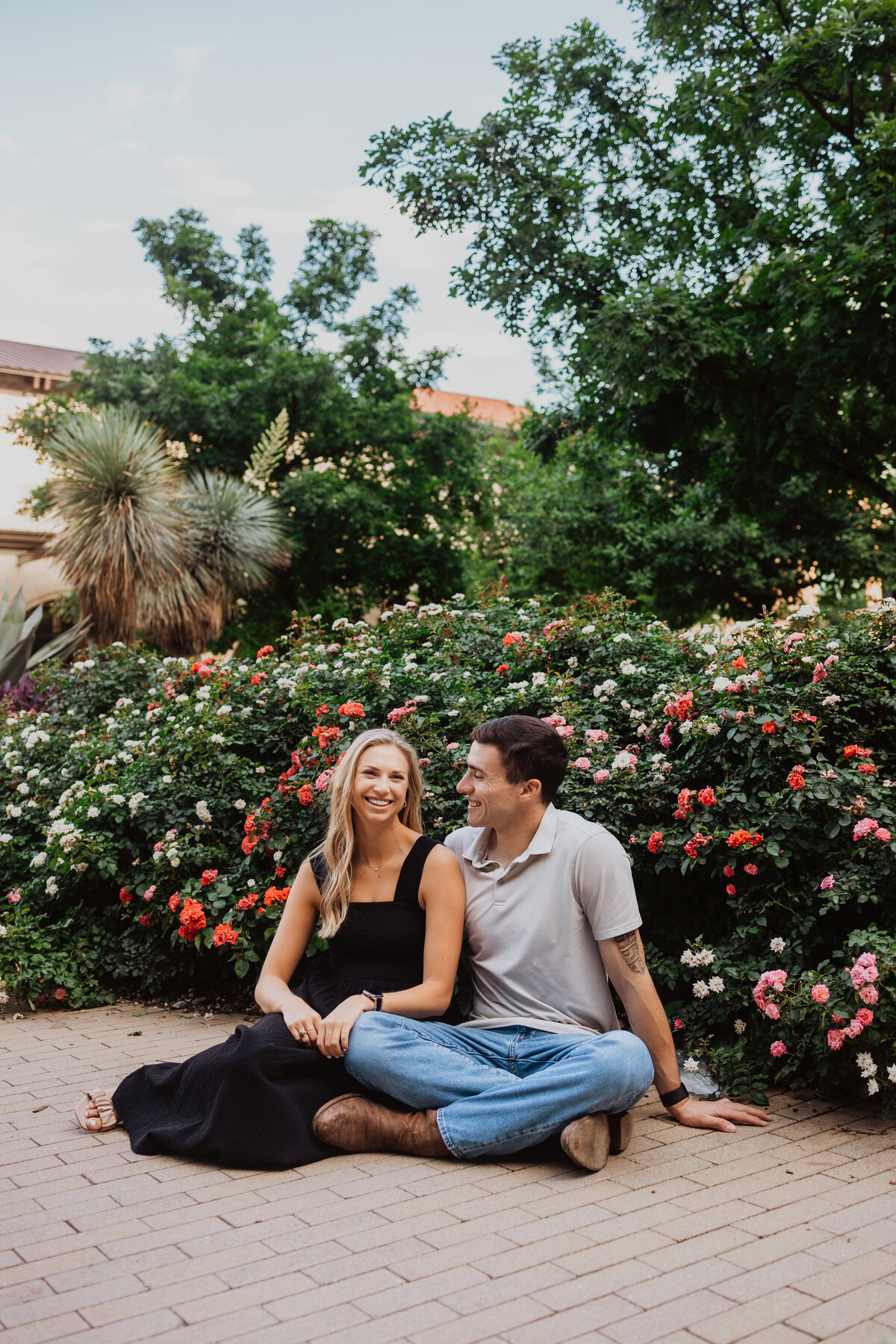 TessLesliePhotos-ut-austin-couple-grad-photos-016