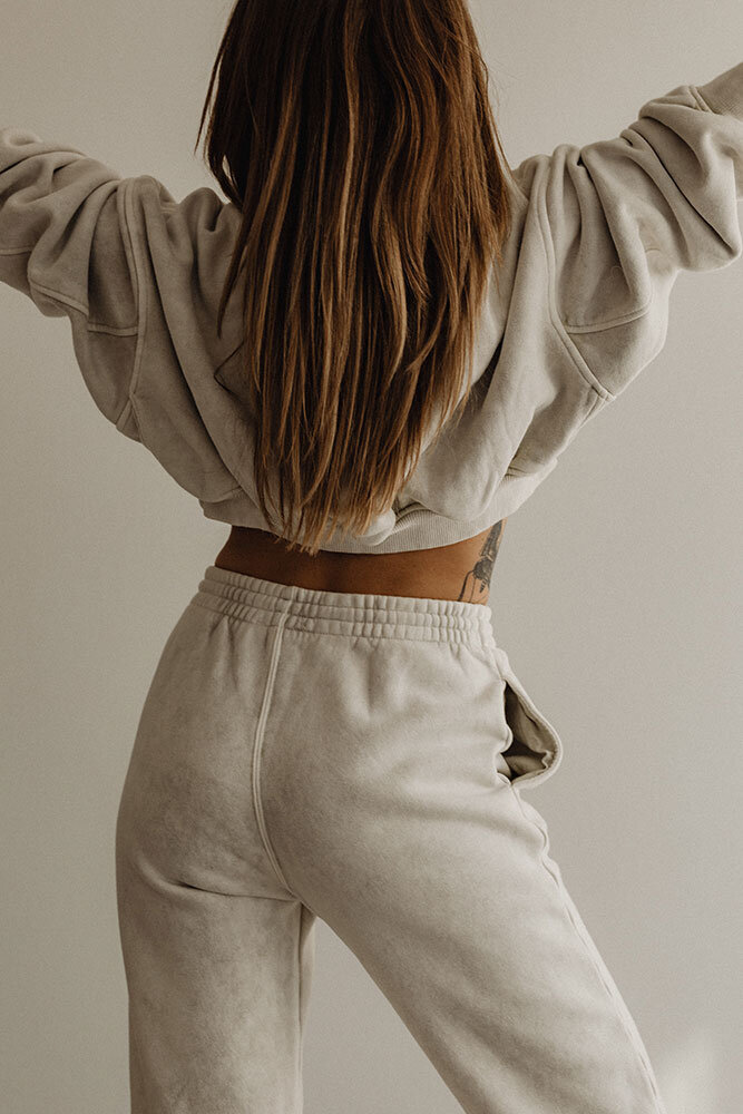 kaboompics_simplistic-sophistication-a-fashion-photoshoot-with-a-stunning-model-in-neutral-minimalist-outfits-30907