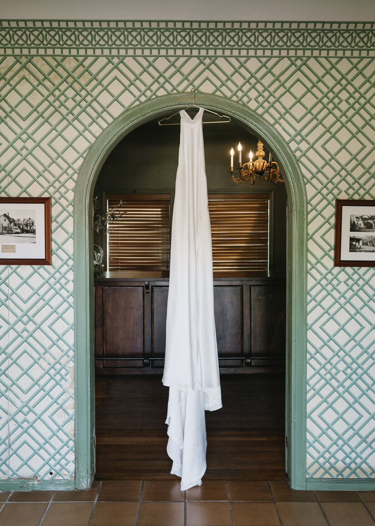 Downtown-Phoenix-Arizona-Coronado-House-Wedding-Portraits-Annette-Ambrose-Photography