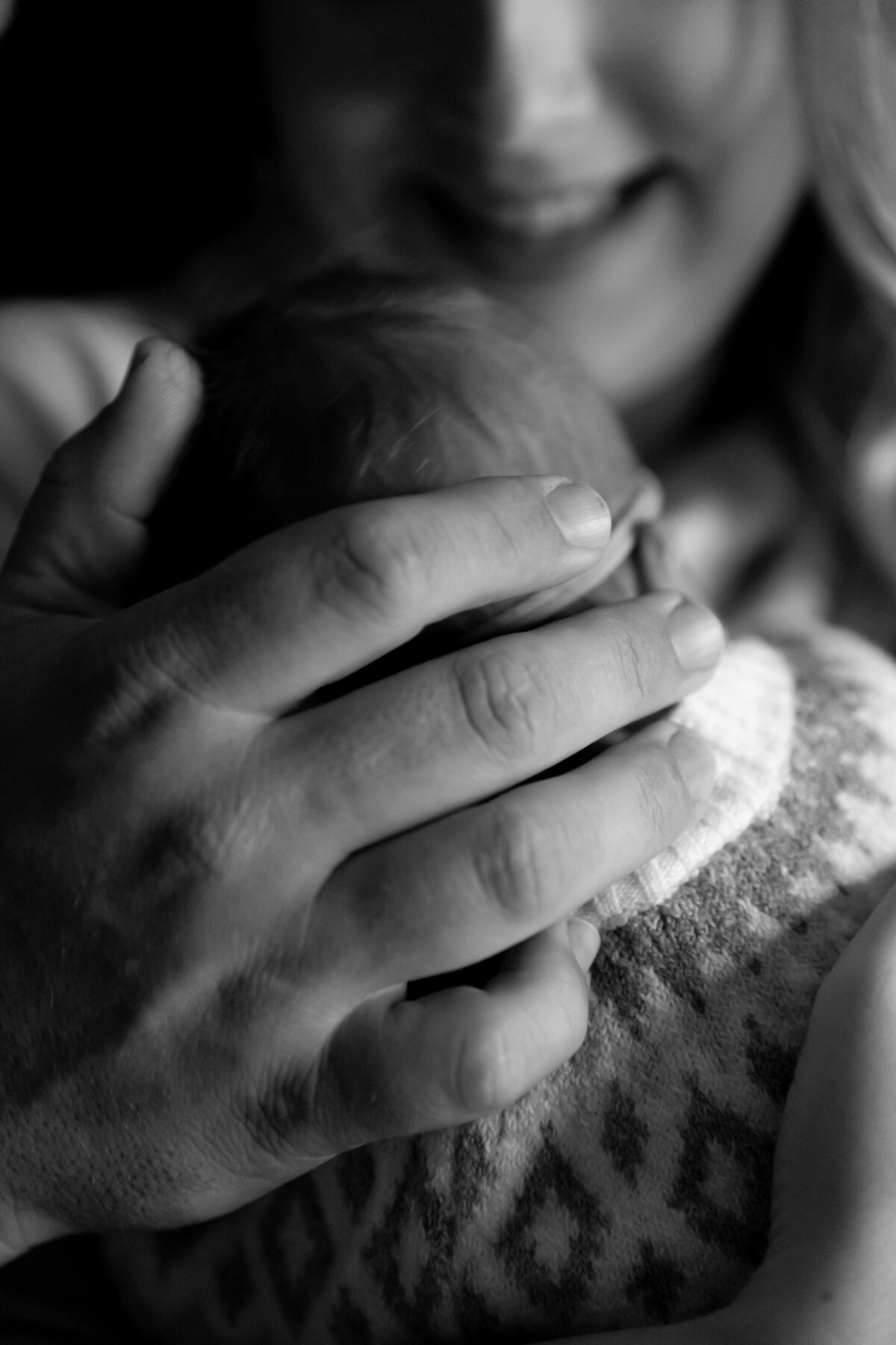 close-up-black-and-white-newborn