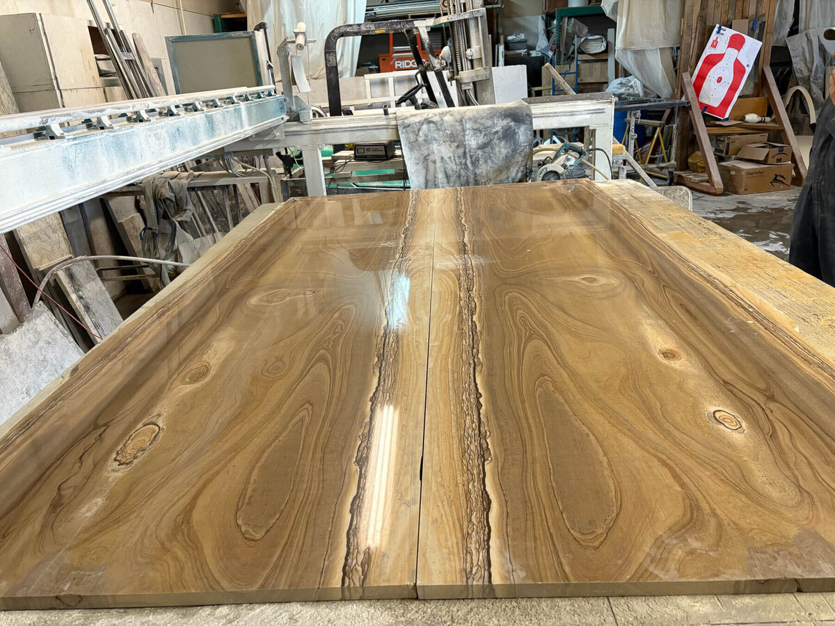 granite-that-looks-like-wood-castle-stone