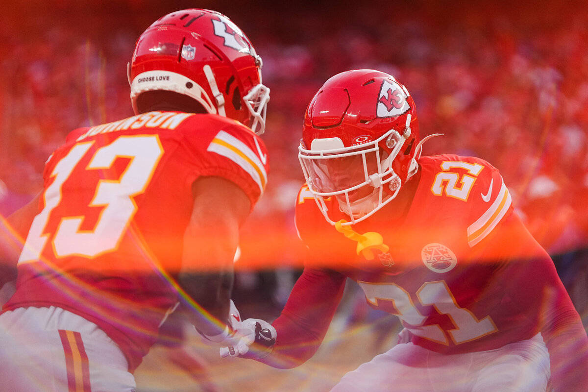 kansas-city-sports-photography-chiefs-0073-teammates-celebration-red-overlay