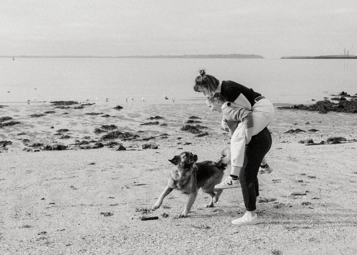 shooting-photo-lifestyle-couple-bretagne-plage-JoanKPhotographie (43)