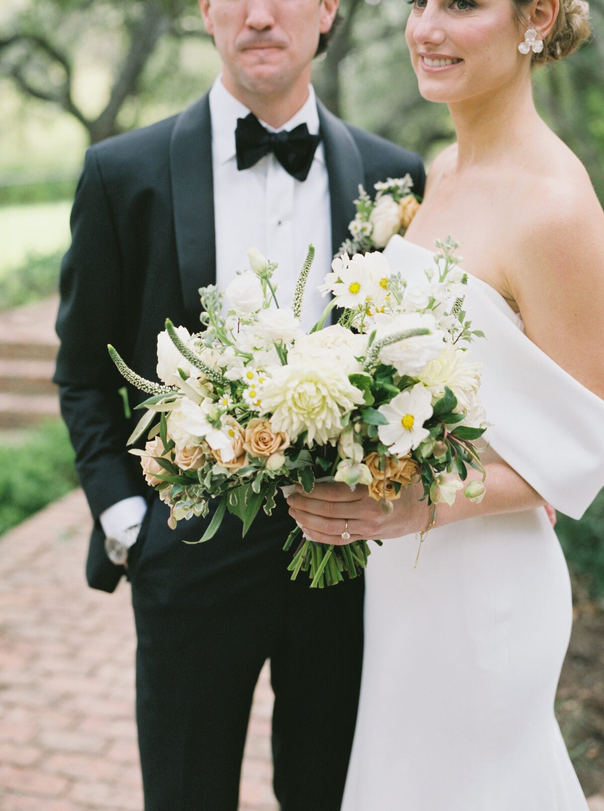 34_Austin_Wedding_Photographer_Mattie's_Green_Pastures