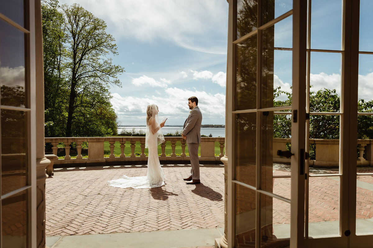 Nicole-Marcelle-Photography_030_spring-blithewold-rhode-island-wedding