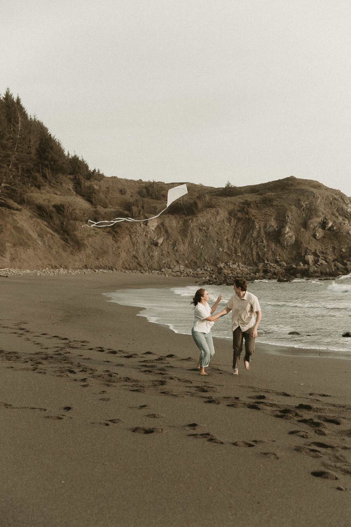 AbbyReePhotography-SecretBeachCouple-139