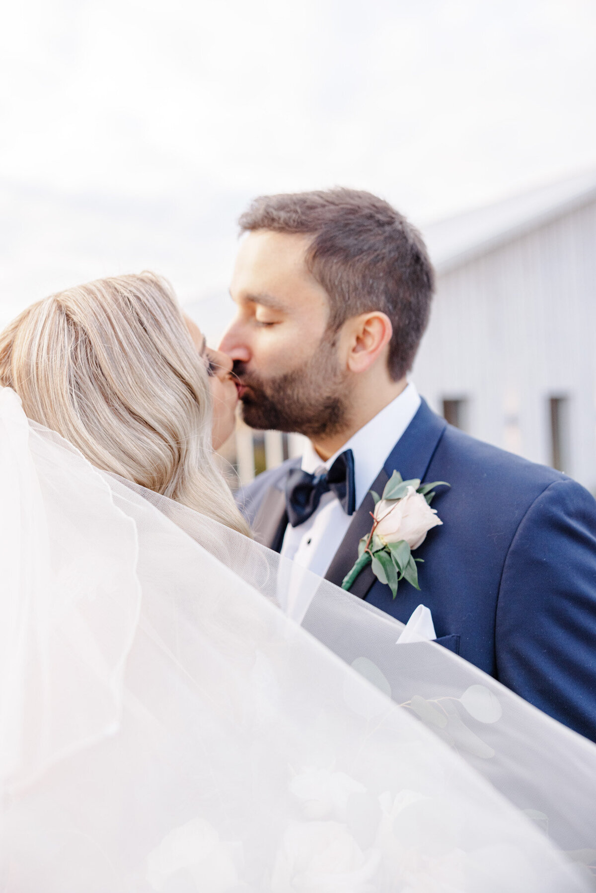 sarah-mike-belvedere-wakefield-quebec-wedding-grey-loft-studio-2021-168