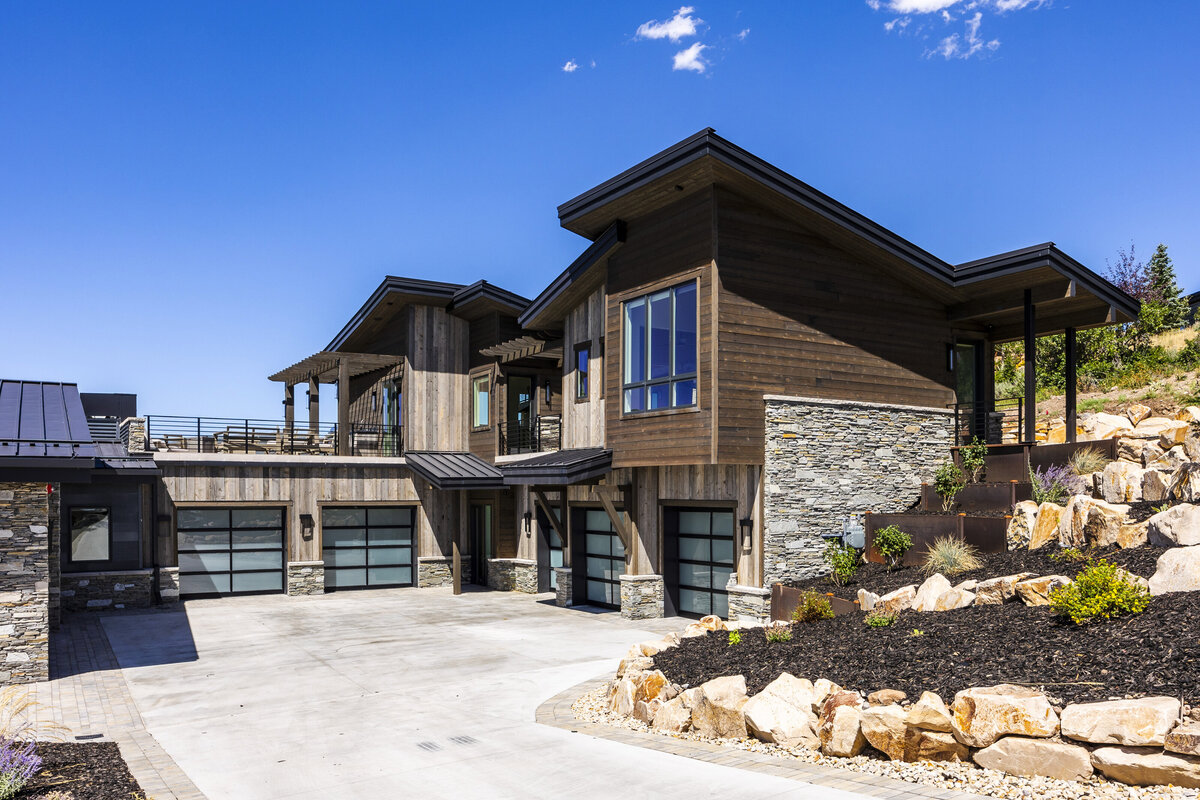 03-9319GoldenSpikeCourt_EXTERIORS03