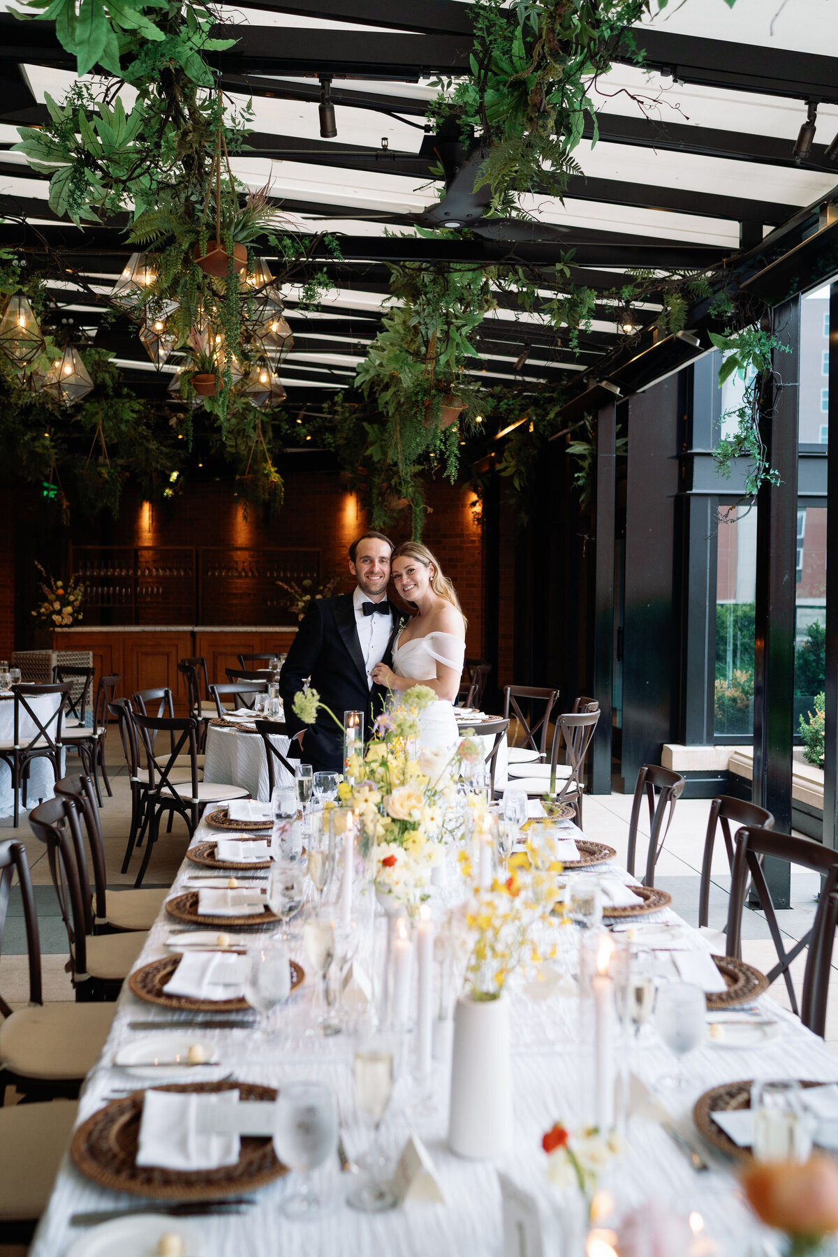60-wedding-reception-tablescape-flowers