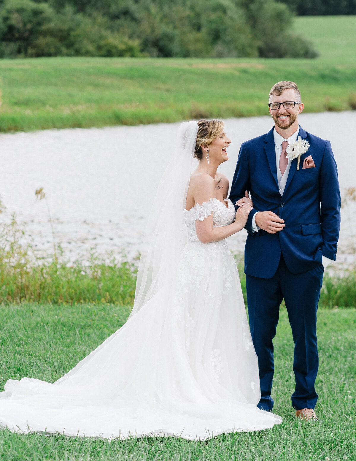 outdoor-couple-wedding-portraits