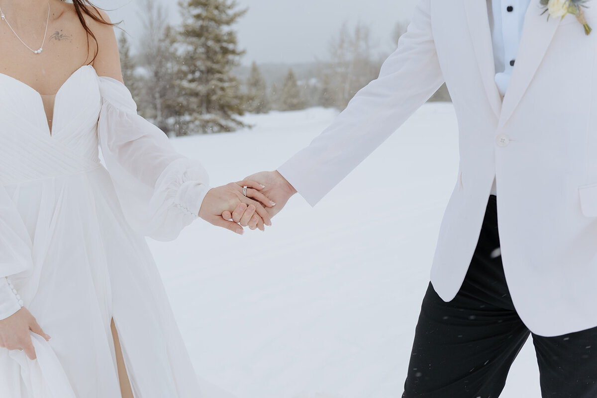 Winter-Elopement-B-T-356