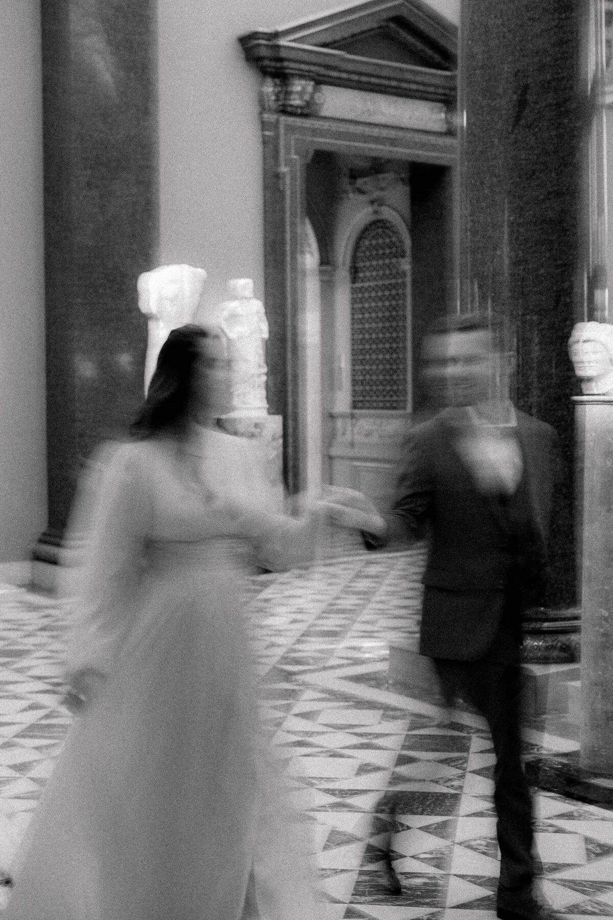 Engagement in Fine Art Museum in Vienna