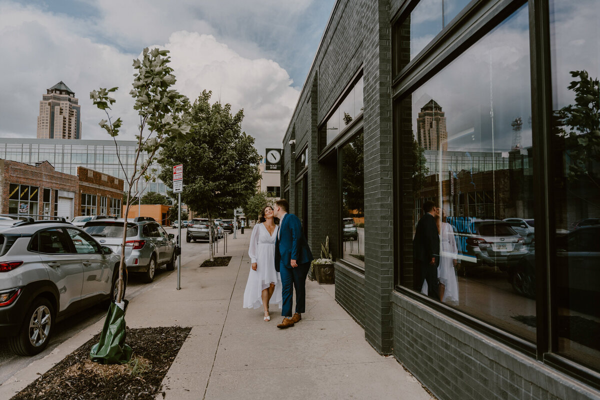 romantic-couple-wedding-portrait-noce-des-moines-wedding-photographer-storyteller-collective-photo-co