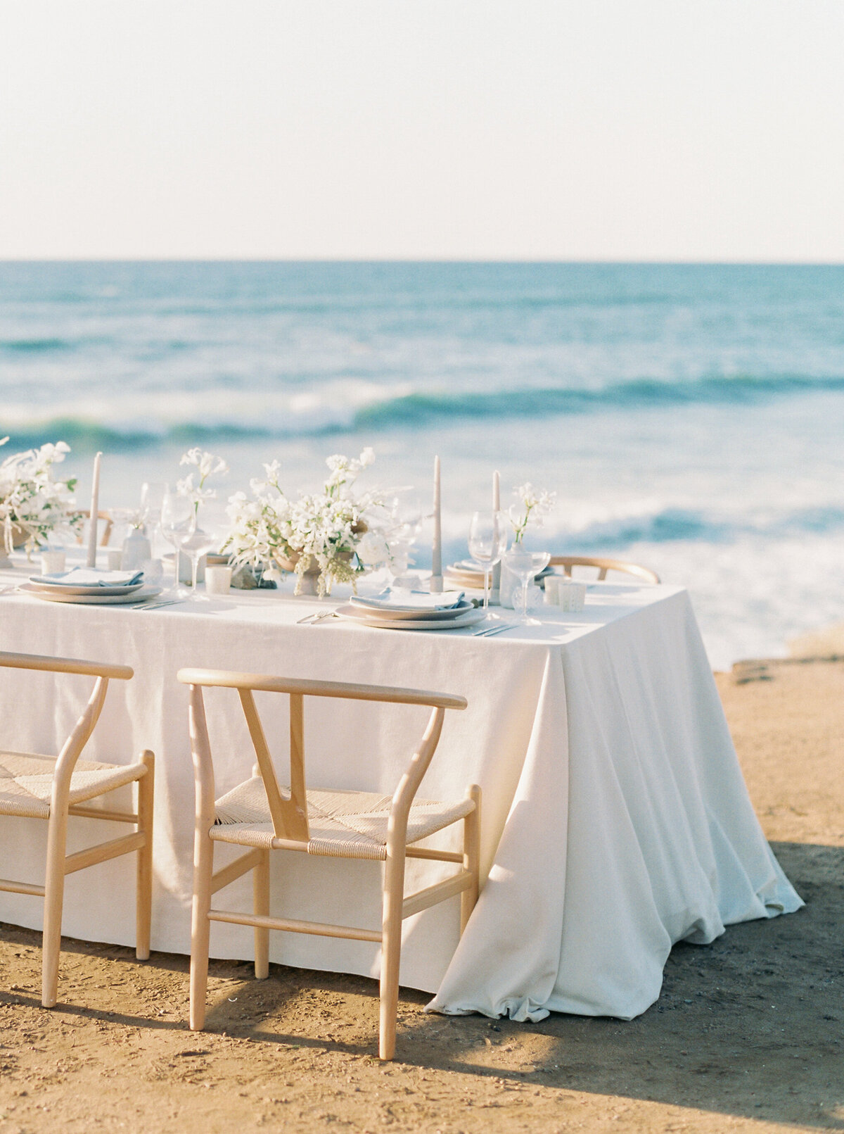 max-owens-design-california-destination-wedding-florist-11-reception-table