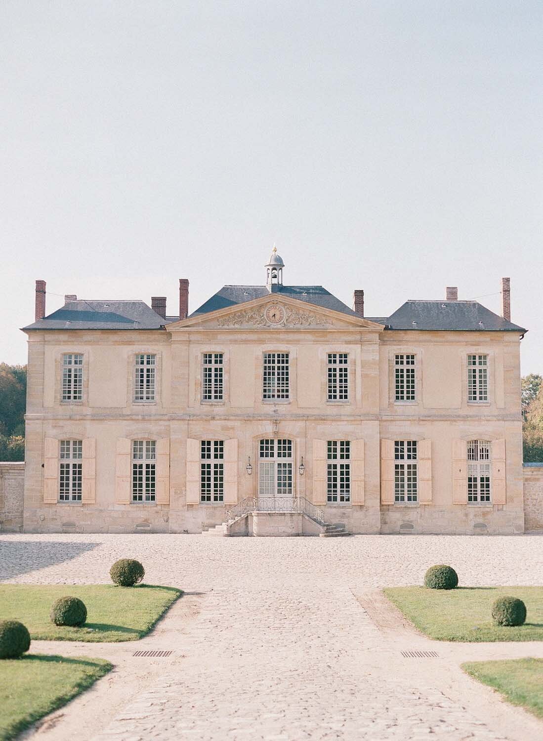 chateau de villette courtyard