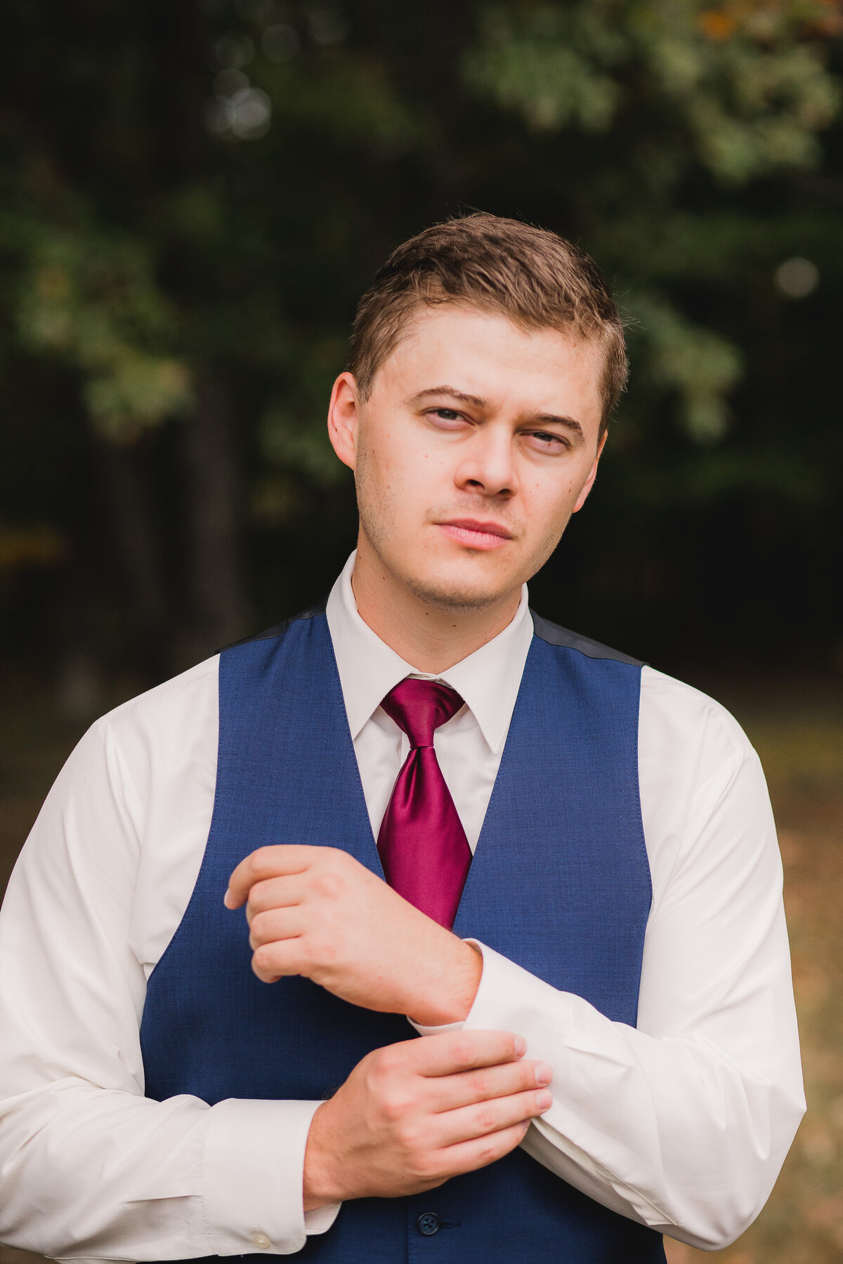 Groom Getting Ready00038