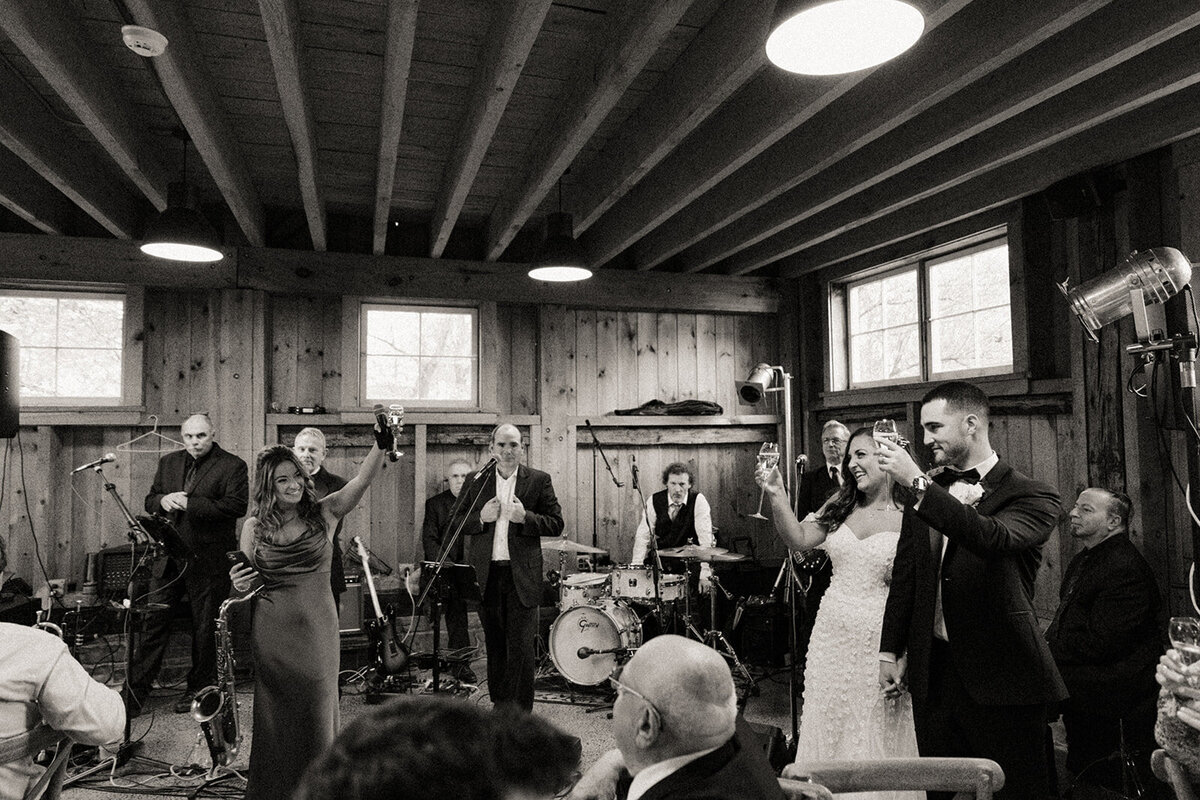 wedding-toasts-barn