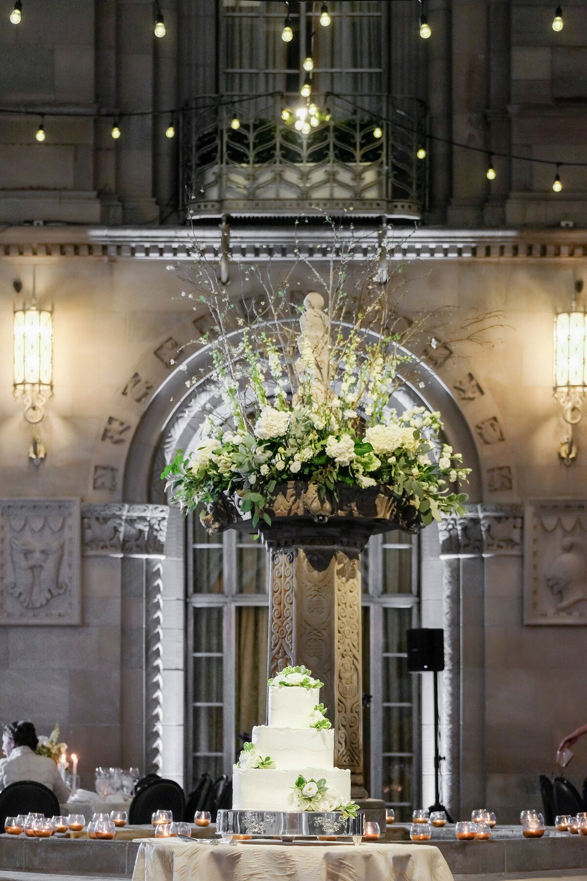 courtyard fountain and wedding cake at duquesne club