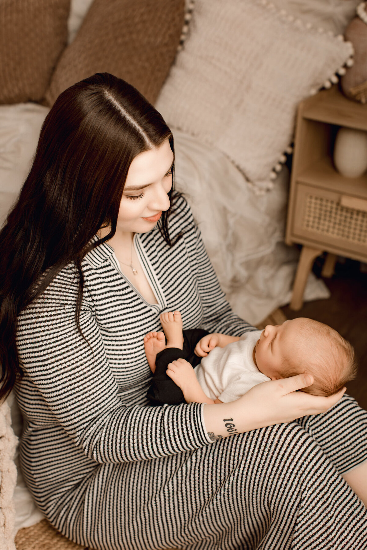 Farmington AR motherhood photography, newborn photoshoot Pleasant Grove AR