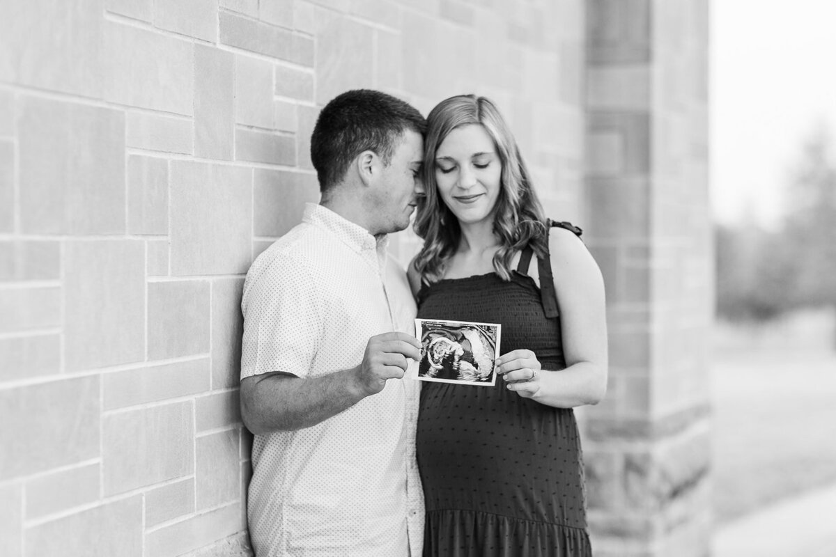 2023 Maternity Session _ Cox Hall Gardens_Alexis Fox Photography + Maternity Session + Cox Hall Gardents + Carmel + Indiana (21 of 24)