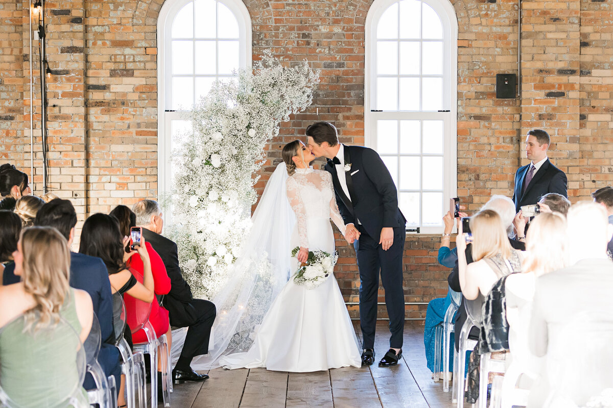 first kiss at pump house wedding