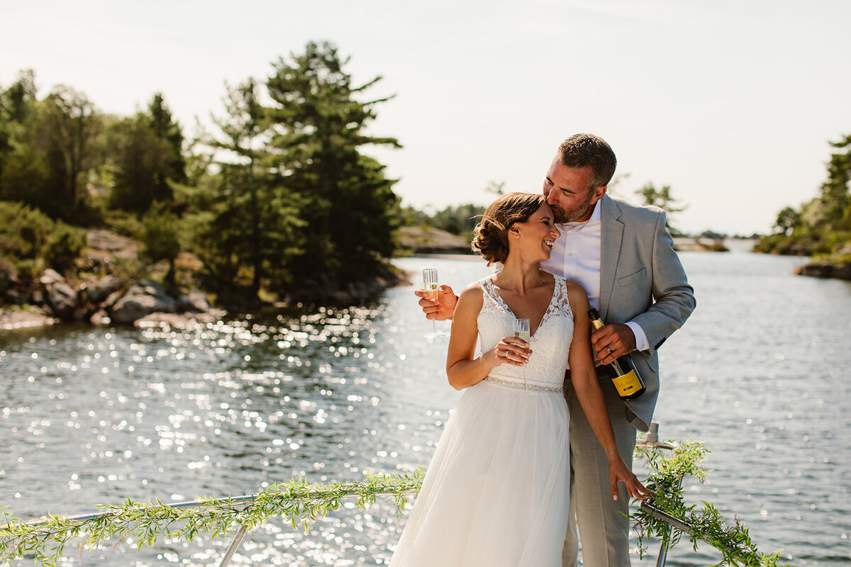 intimate-wedding-boat-muskoka