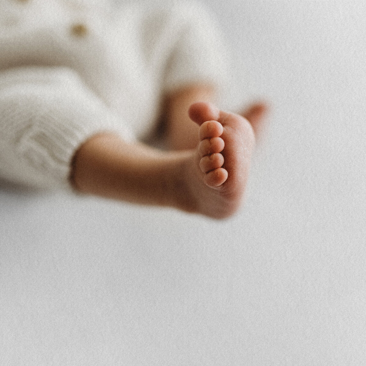 LittleWhitePhotography-Newborn-15