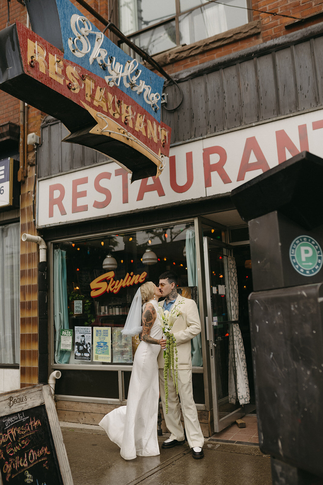 toronto-city-elopement-city-hall-edgy-nontradional-thedrake-rainy-day-cool-alternative-084