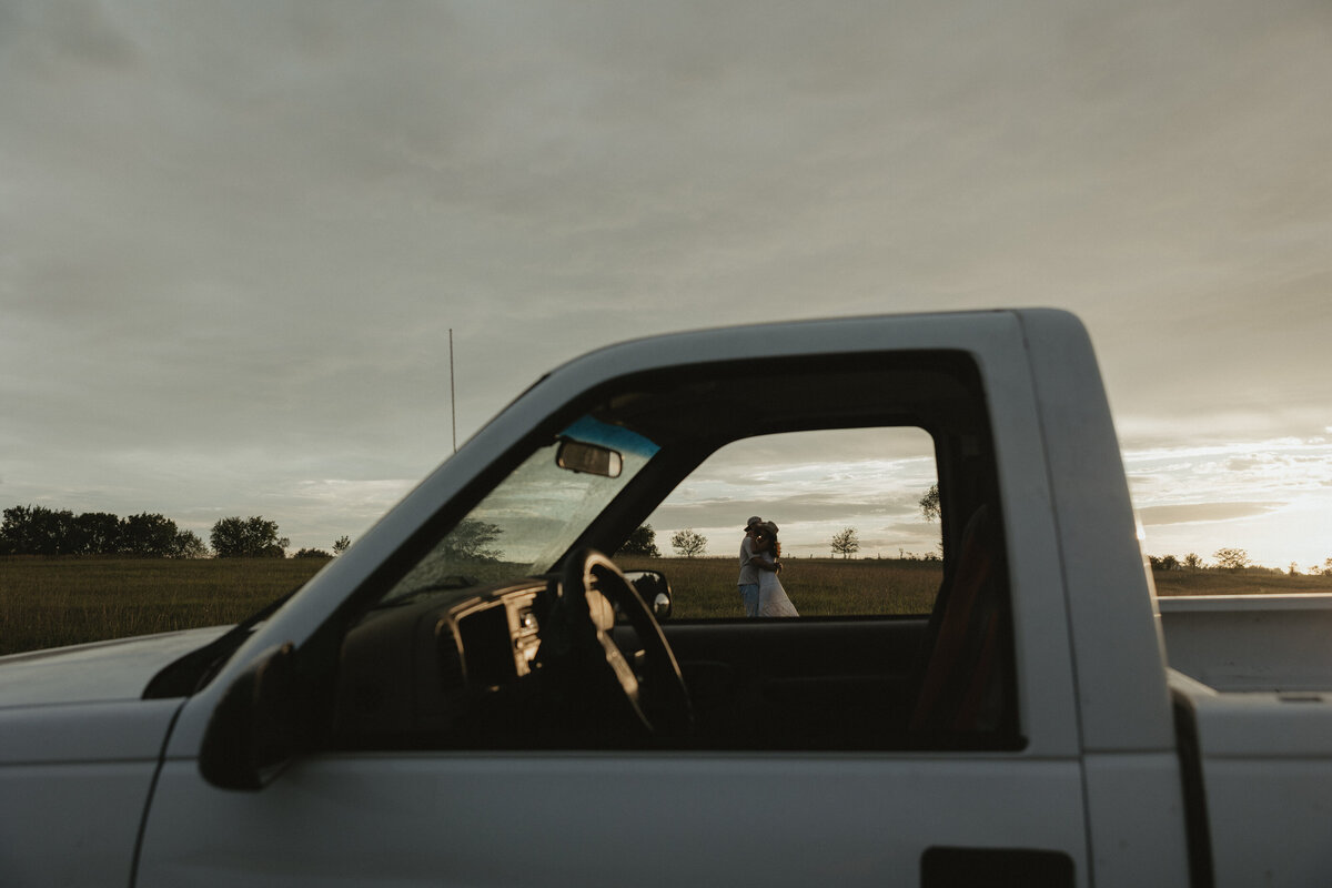 Wildflowercouplessessionwithtruck_emilyarwinephoto-149