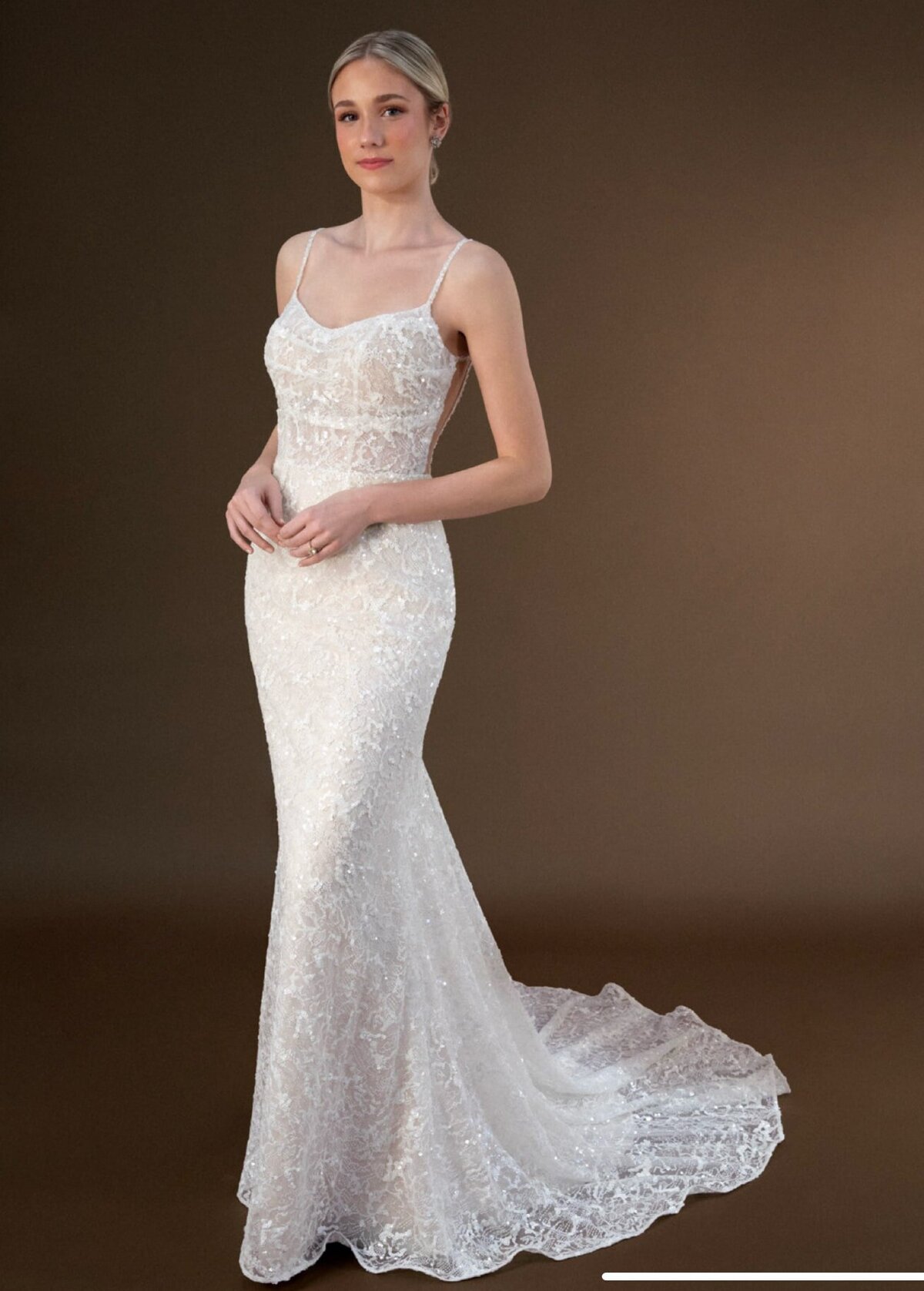 beaded-lace-fit-and-flare-wedding-dress-vogue-veil
