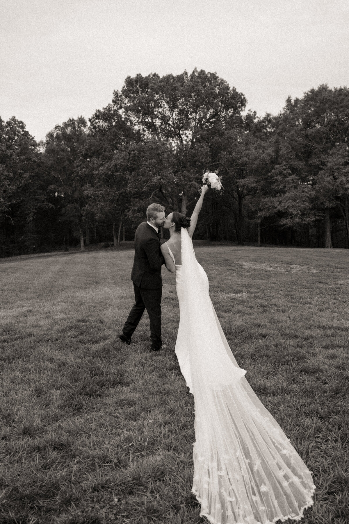 2024_PixelsandWood_JessieCharlesWedding-14