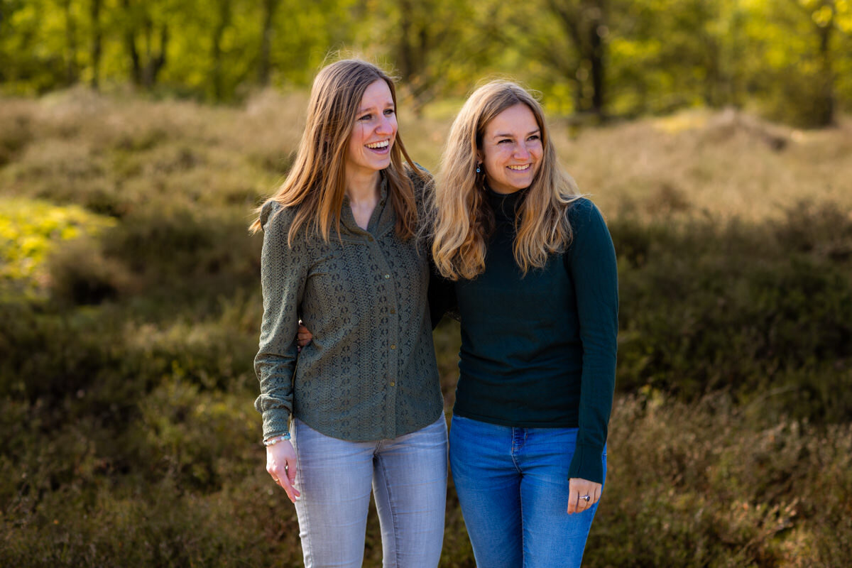gezinsfoto zussen op heide