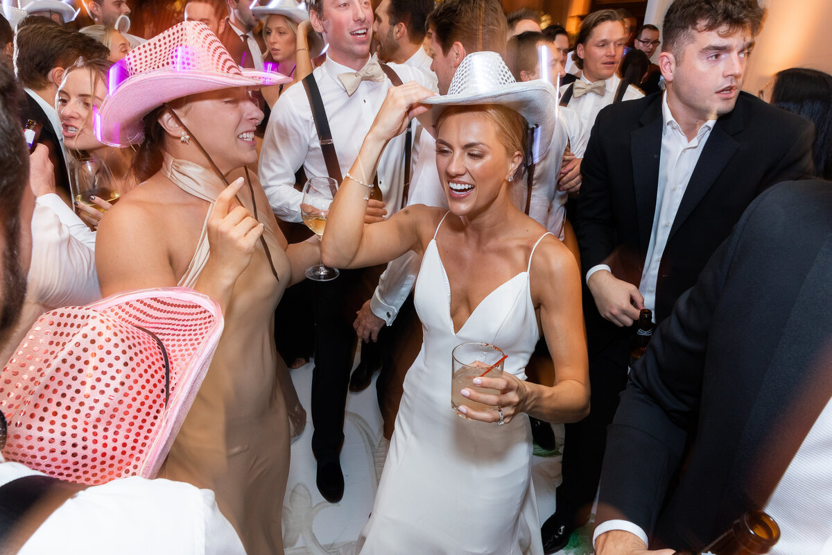 Hunter & Allison wedding sneak peeks 2024. Bella Faith Photography 56