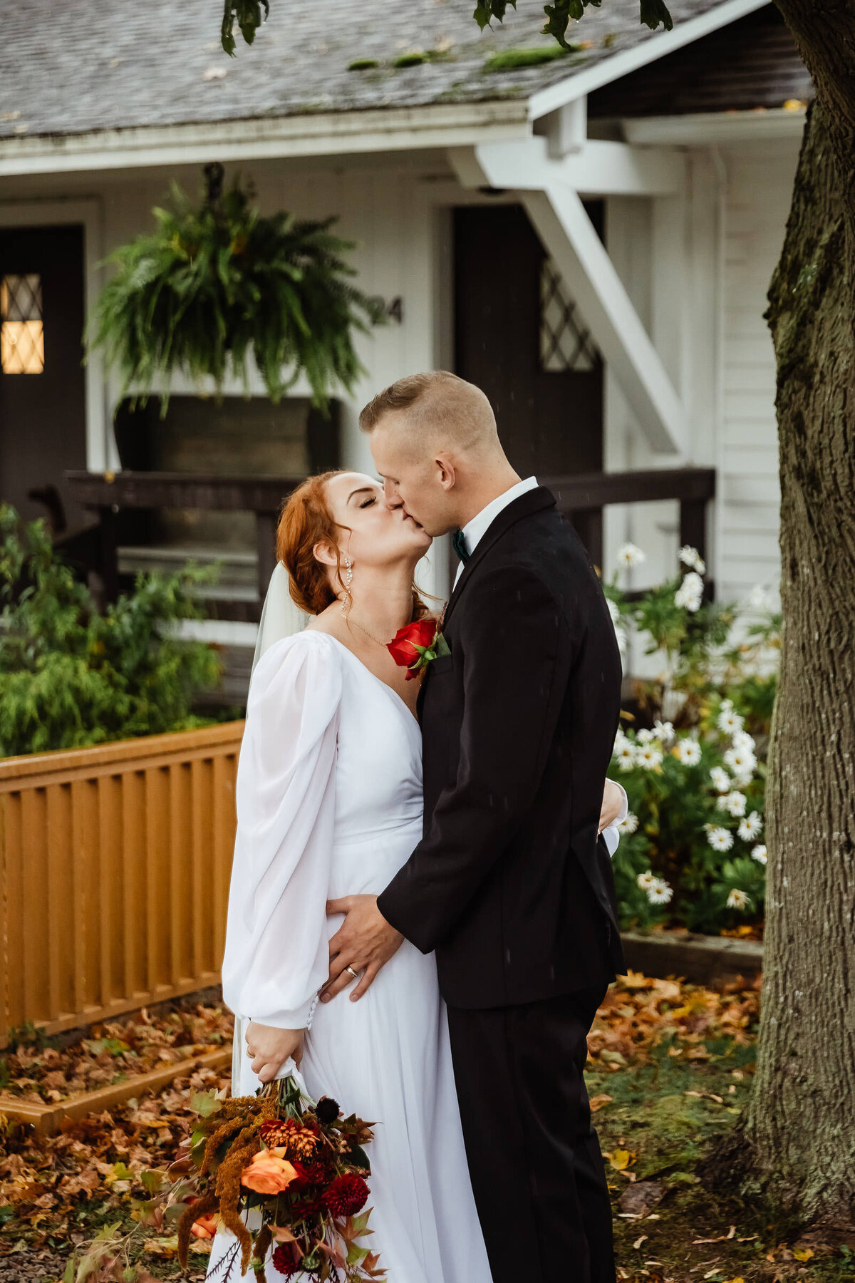 Nicole-Marcelle-Photography_088_shelter-harbor-inn-rainy-fall-wedding-tori-gabe