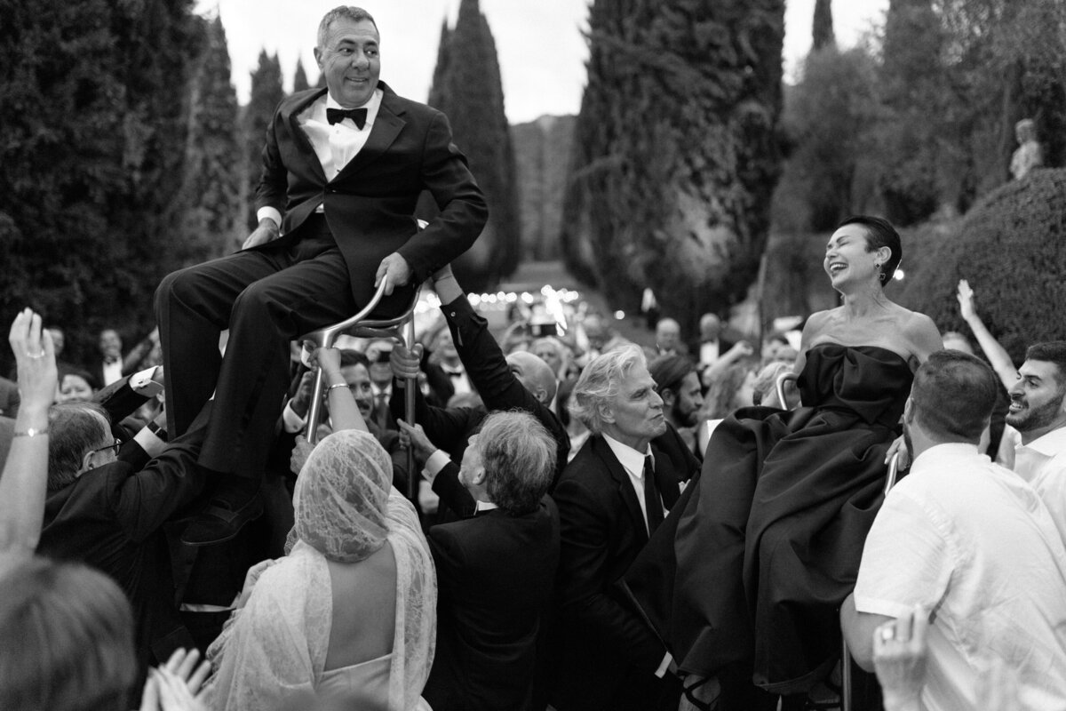 035-REVISED-013EW-ARTISTS-FAVORITES-FINAL220830-EMILIE-WHITE-762-