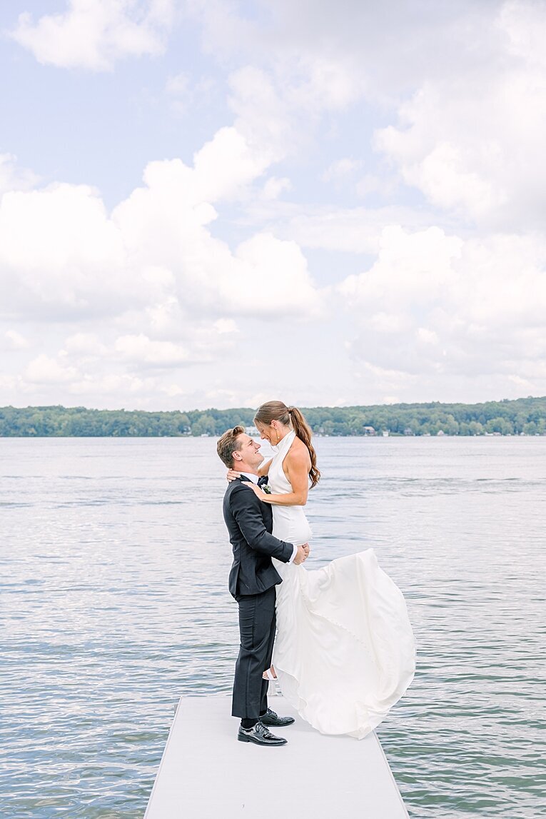 bay-pointe-inn-shelbyville-grand-rapids-michigan-wedding-photographer_0010
